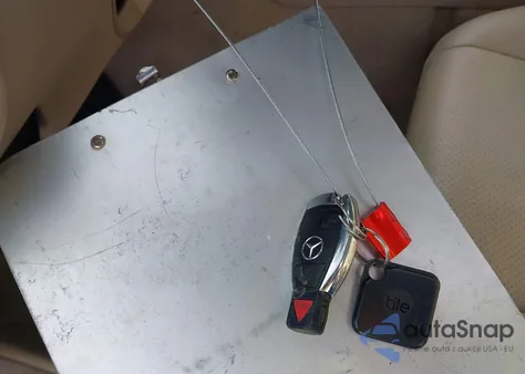 2010 Mercedes-Benz C 300 Luxury/Sport из США, поврежденный, VIN WDDGF5EB9AF463022